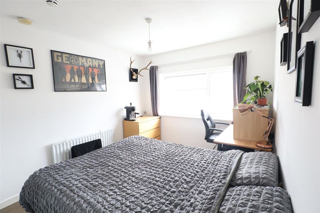 Property photo 3 of 6