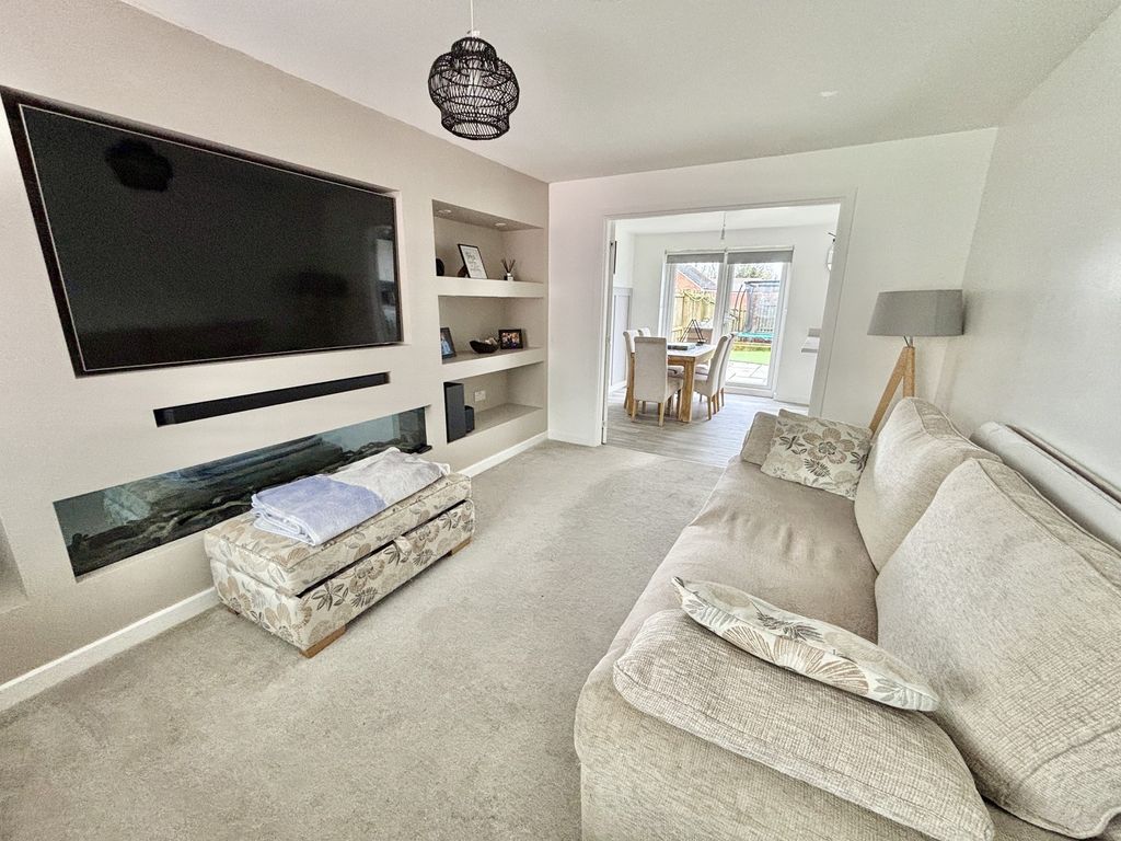 Property photo 2 of 26 Lounge