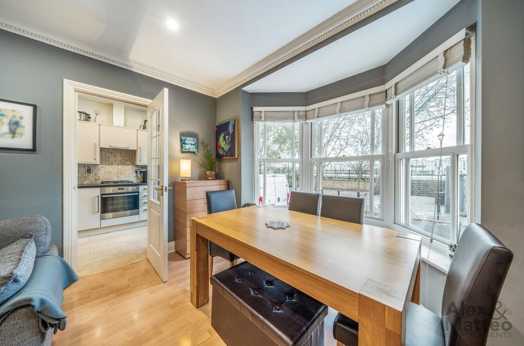 Property photo 2 of 19 Raleight Court