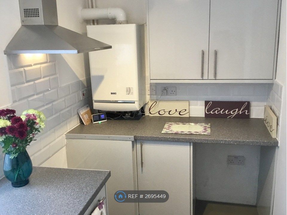 Property photo 3 of 14 Newly Refurbished Kitchen