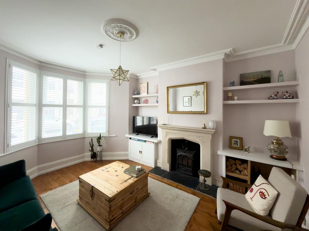 Property photo 2 of 20 Living Room