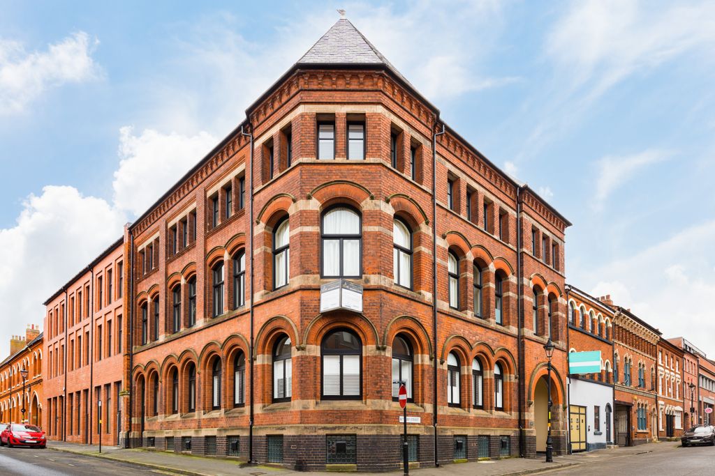 Property photo 2 of 42 Gallery