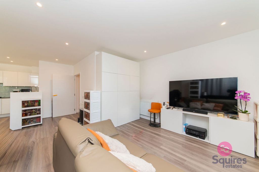 Property photo 2 of 27