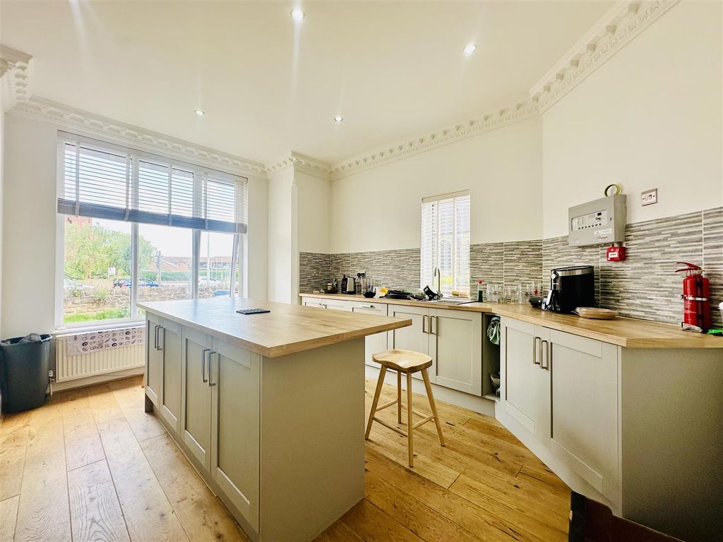 Property photo 2 of 19 Kitchen