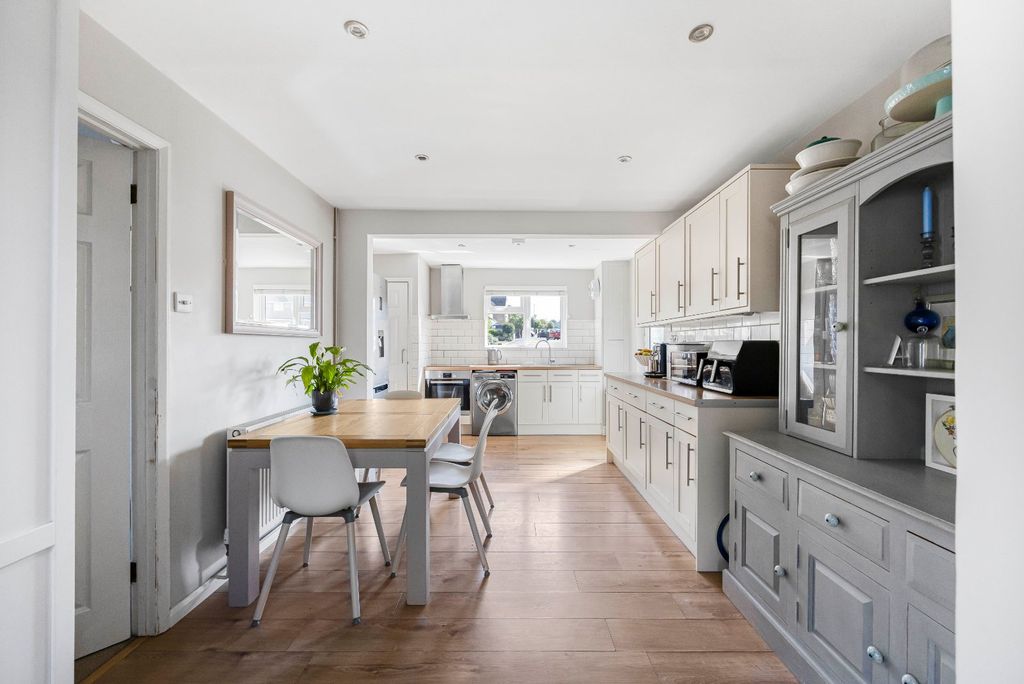 Property photo 2 of 24 Picture No. 27