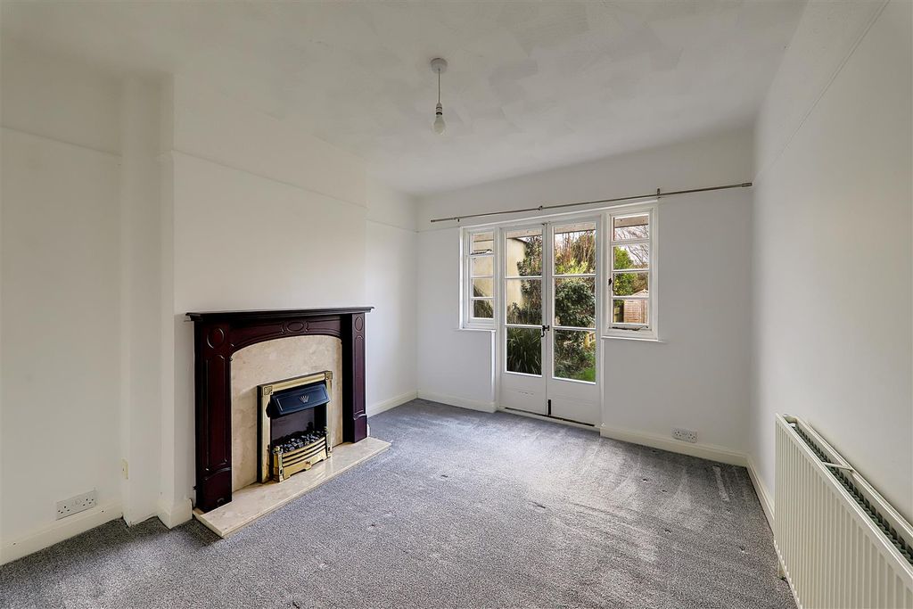 Property photo 3 of 13 Img_1880-Img_1882.Jpg