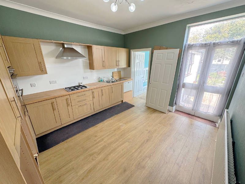 Property photo 3 of 28 Kitchen