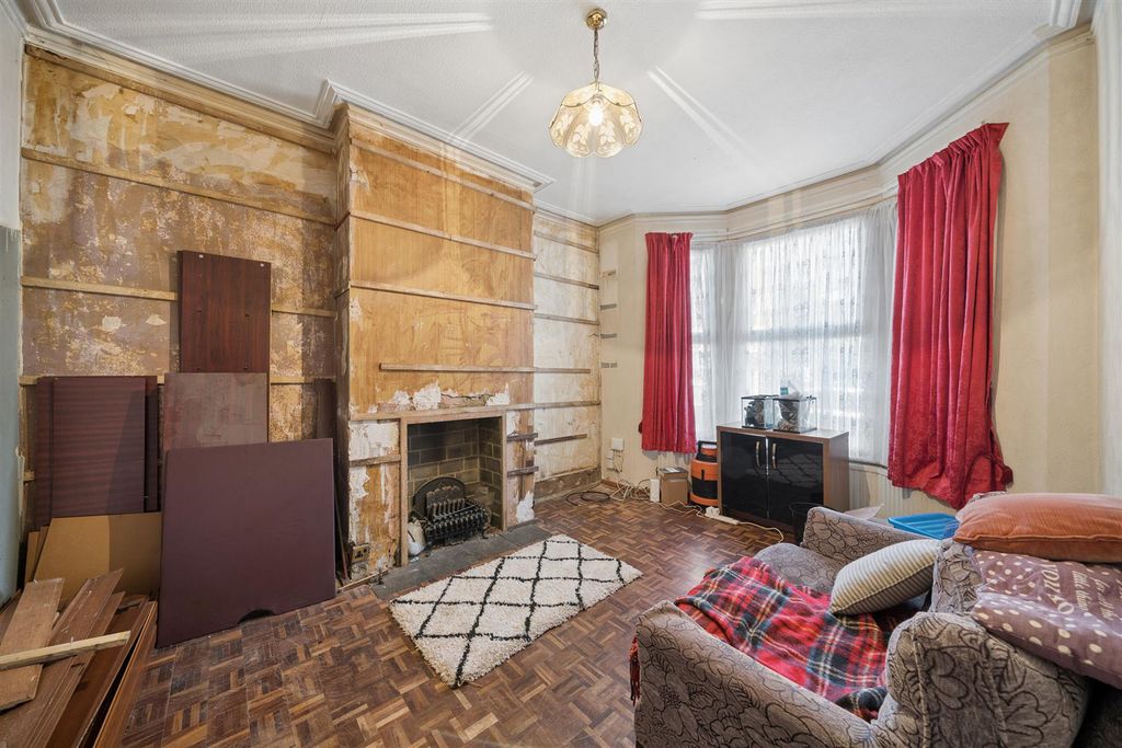 Property photo 2 of 15 34 Links Road Sw17-1.Jpg
