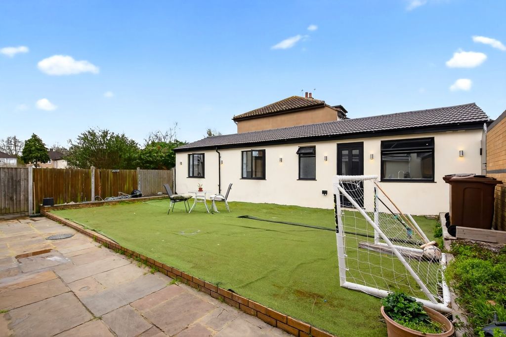 Property photo 3 of 32
