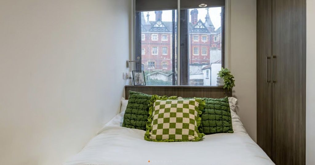 Property photo 3 of 7 Bright Bedroom With Double Bed And Large Window...