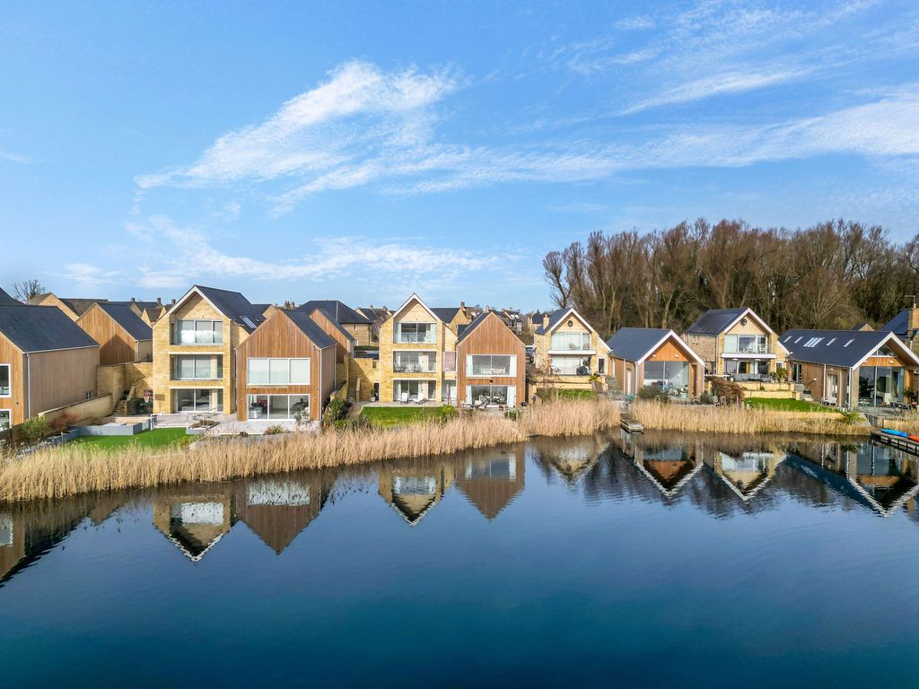 Property photo 3 of 32