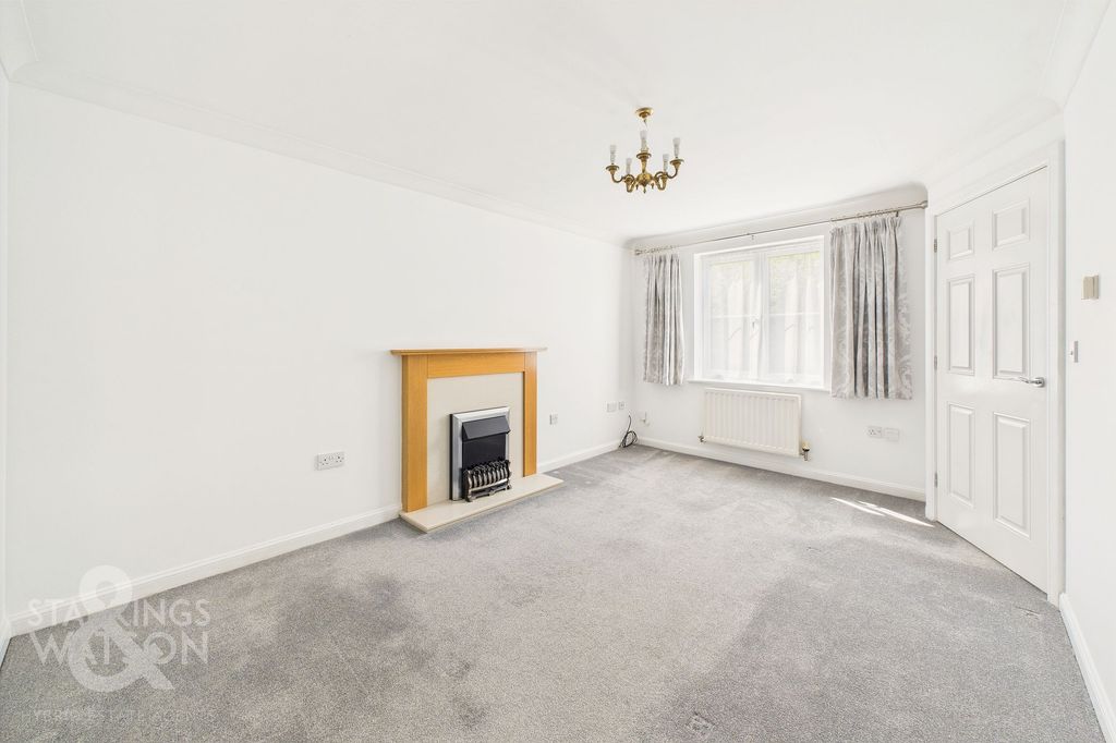 Property photo 2 of 25