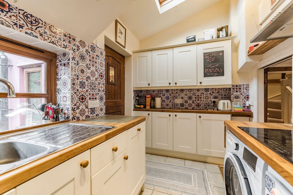 Property photo 3 of 21