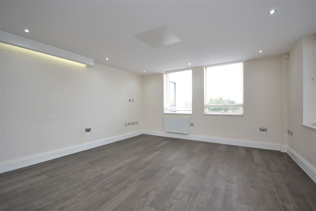 Property photo 3 of 5 Studio (2)