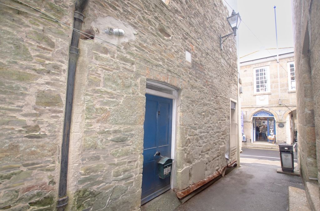 Property photo 1 of 7 23A Fore Street-5