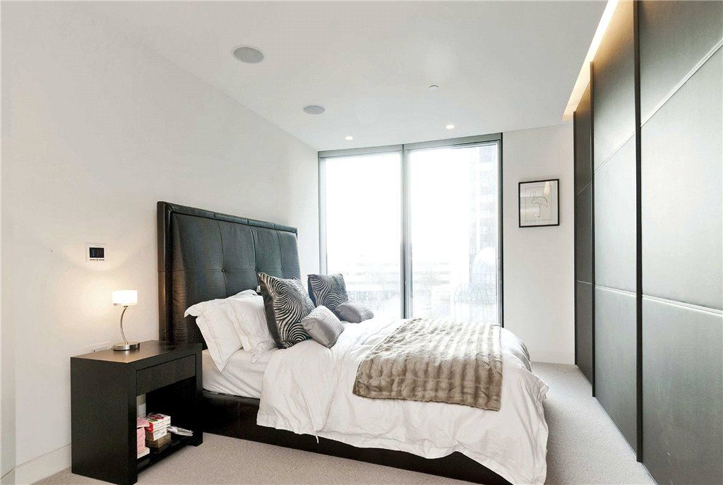 Property photo 2 of 17 Bedroom