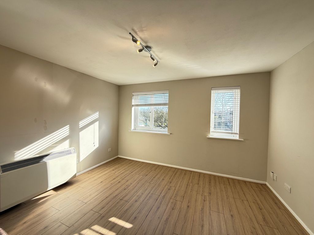 Property photo 2 of 10 Living Room