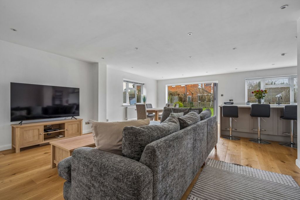 Property photo 3 of 32 Living/Dining