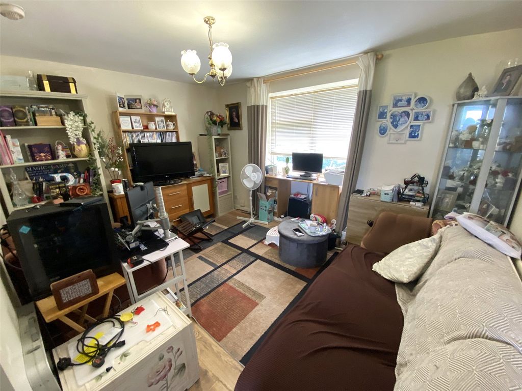 2 bed flat for saleSouthfield, Sutton Hill, Telford, Shropshire TF7 photo 4