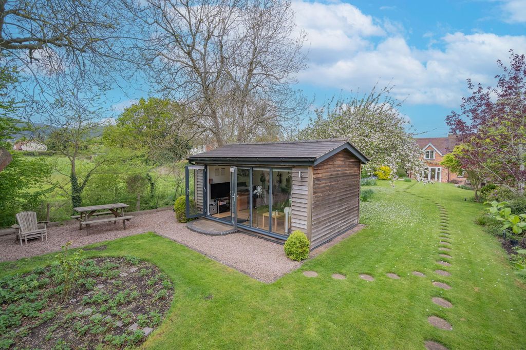 Property photo 2 of 21