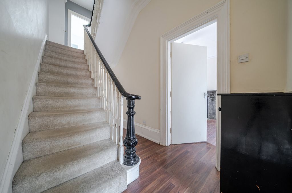 Property photo 2 of 22 1458564-8-6A0484d...