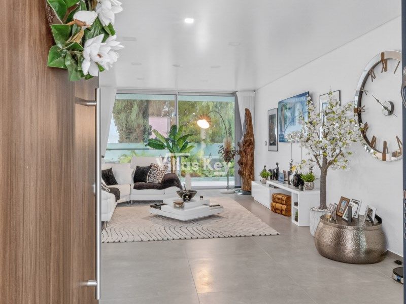 Property photo 2 of 52