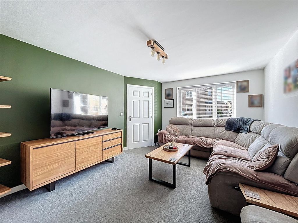 Property photo 3 of 26 Lounge