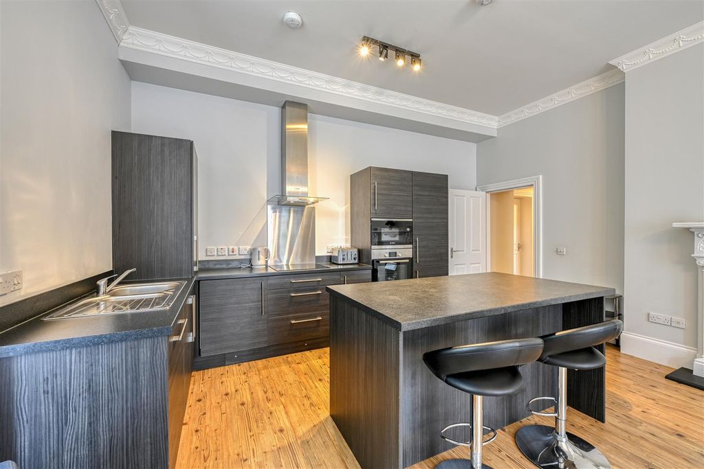 Property photo 3 of 12 Lounge/Kitchen