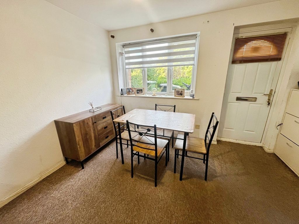 Property photo 3 of 8 Pbox-Img.Jpg