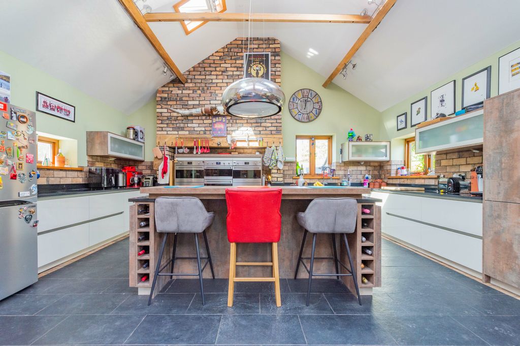 Property photo 2 of 29 Penylan Barn (27 Of 67)
