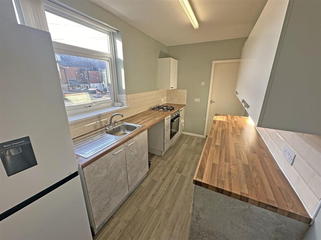 Property photo 3 of 8 Waterloo Kitchen.Jpg
