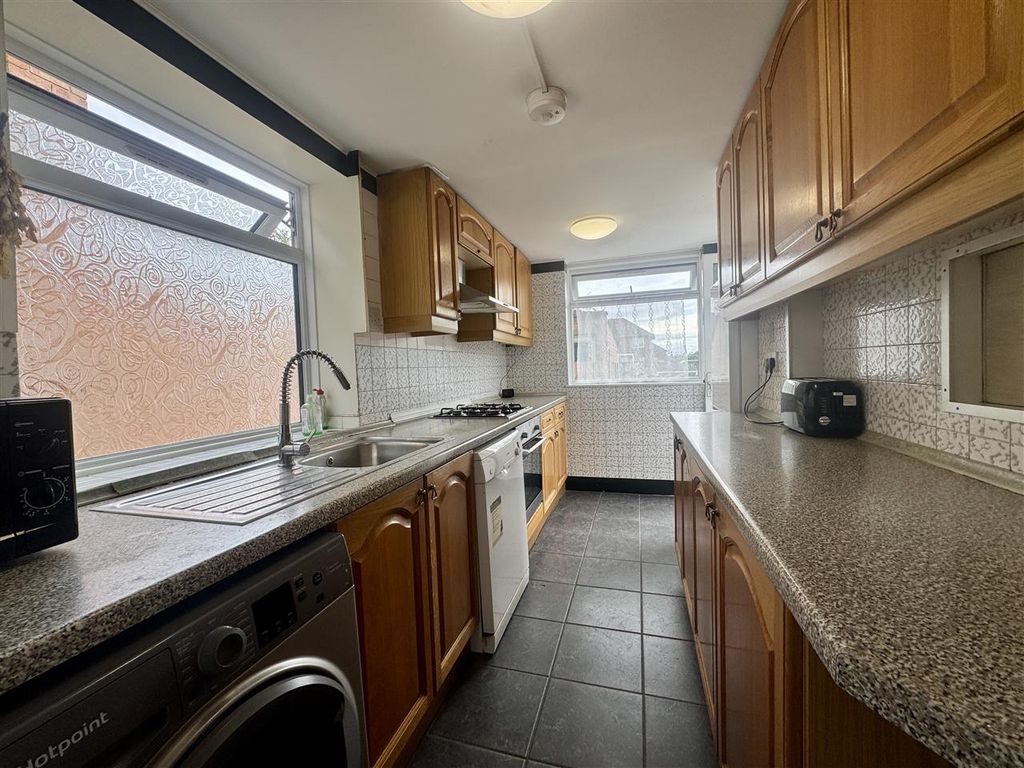 Property photo 3 of 11 Features: