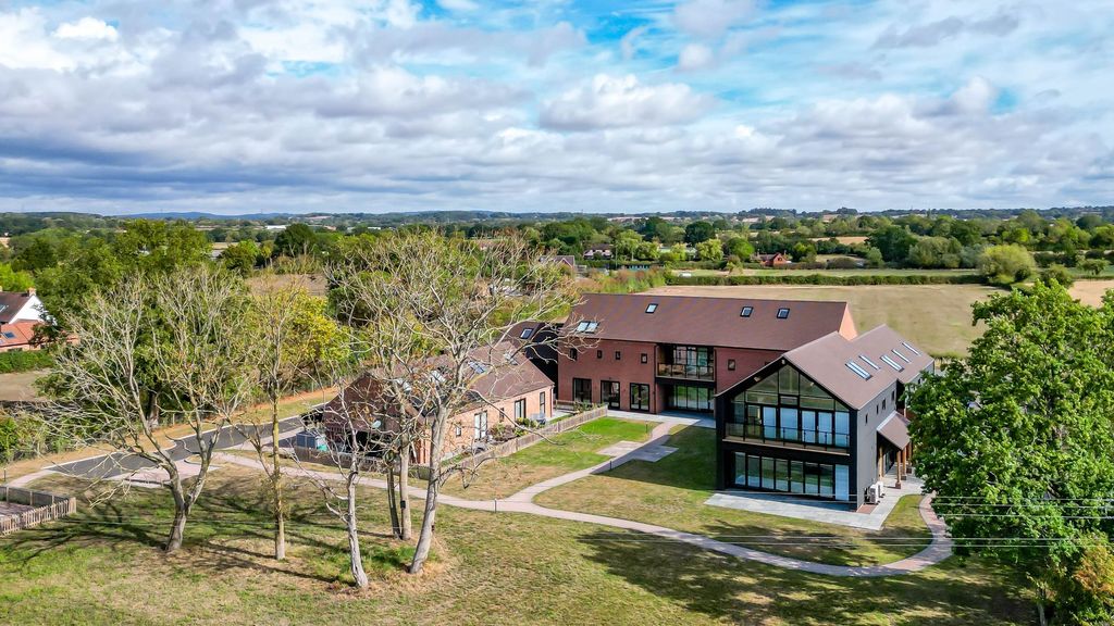 Property photo 2 of 34