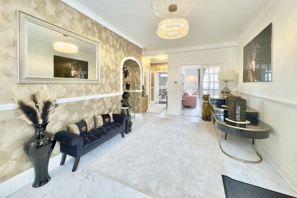 Property photo 2 of 27