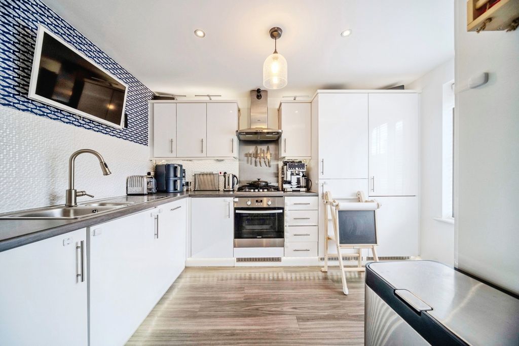 Property photo 2 of 21 Pbox-Img.Jpg