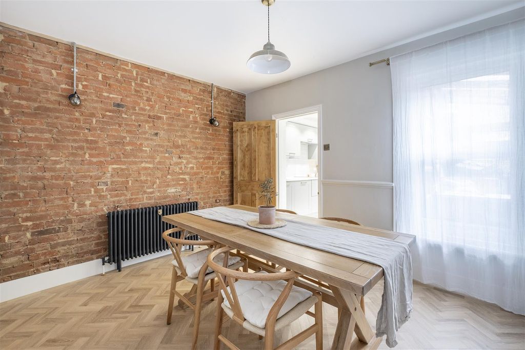 Property photo 3 of 12 33-High-Street-03.Jpg