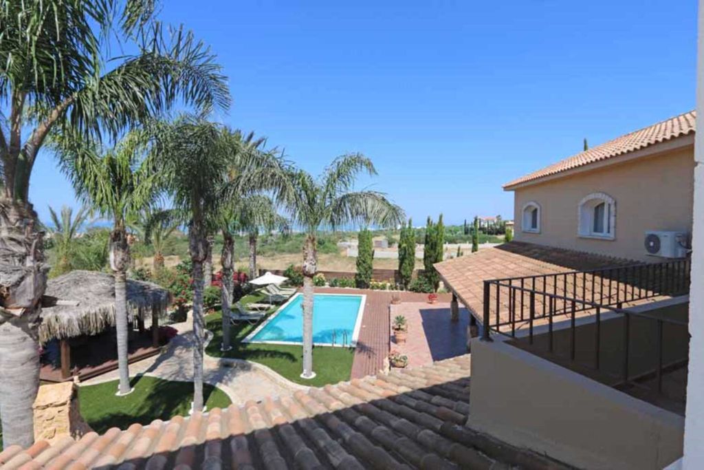 Property photo 1 of 32