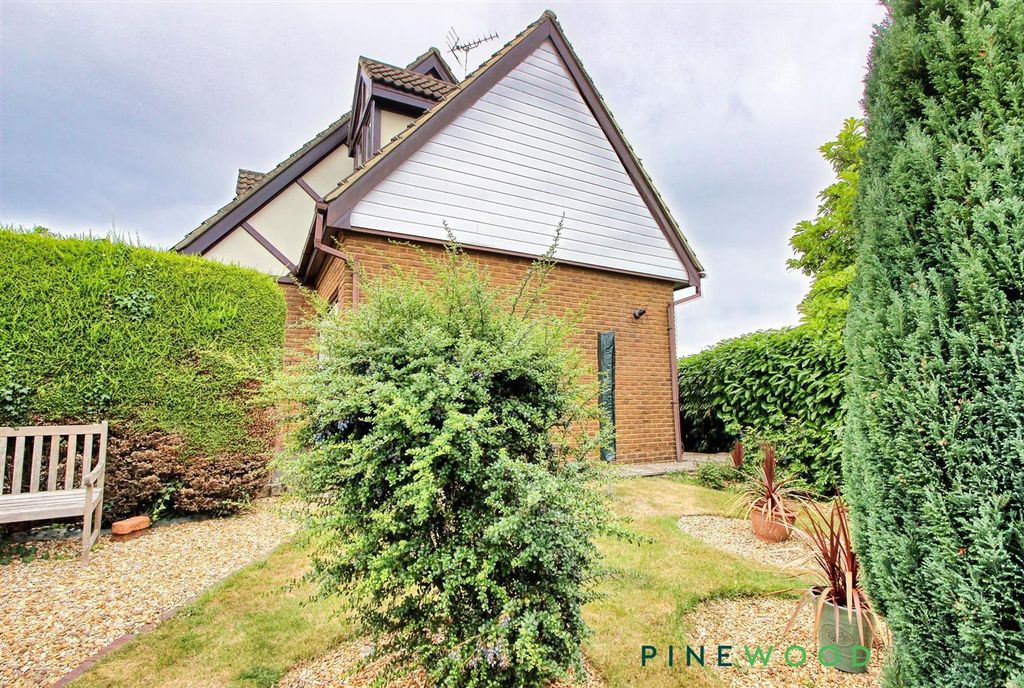 Property photo 2 of 15 Side Garden