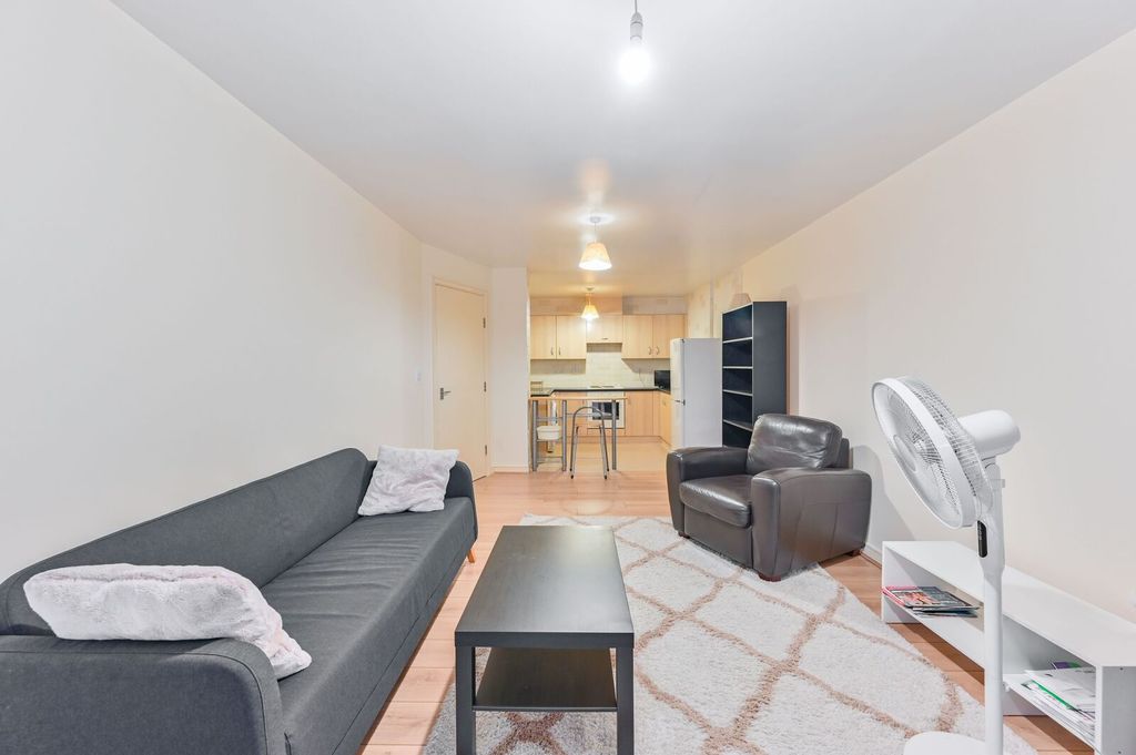 Property photo 3 of 11