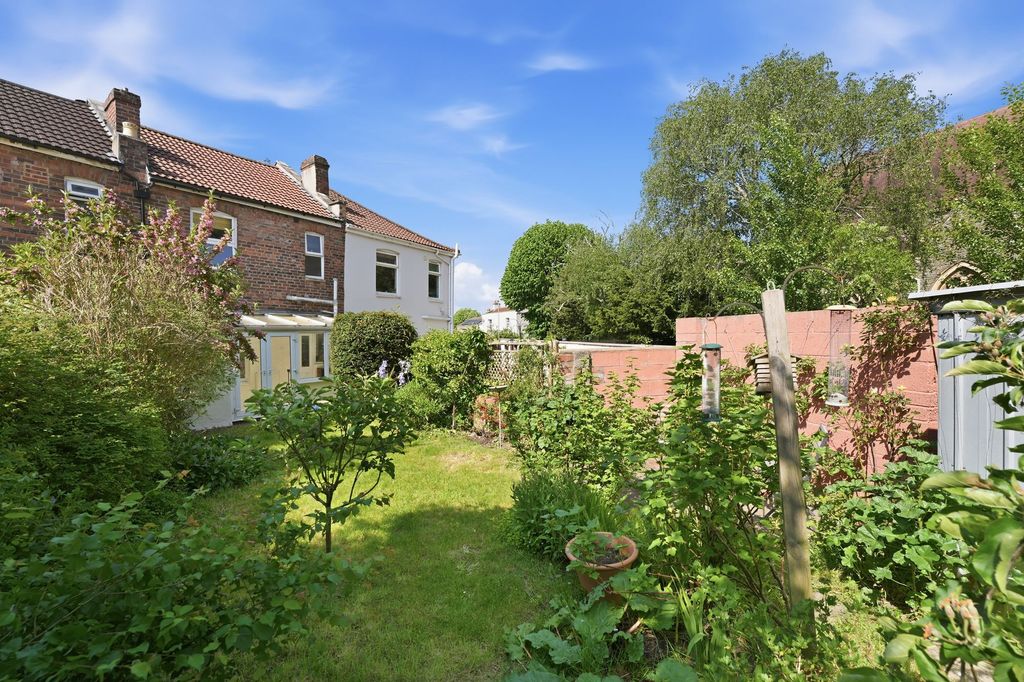 Property photo 1 of 32