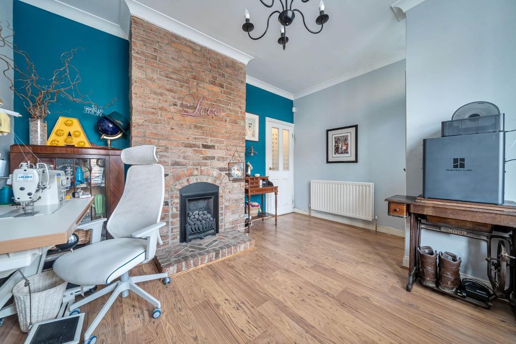 Property photo 3 of 16 1-698Fcba46cd75-1409682-15-698F1002B661B-1.Jpg