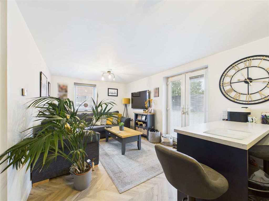 Property photo 2 of 9 Cam03303G0-Pr0235-Still016.Jpg