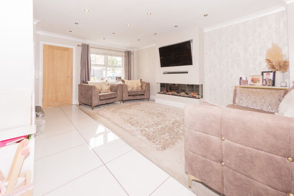 Property photo 2 of 37