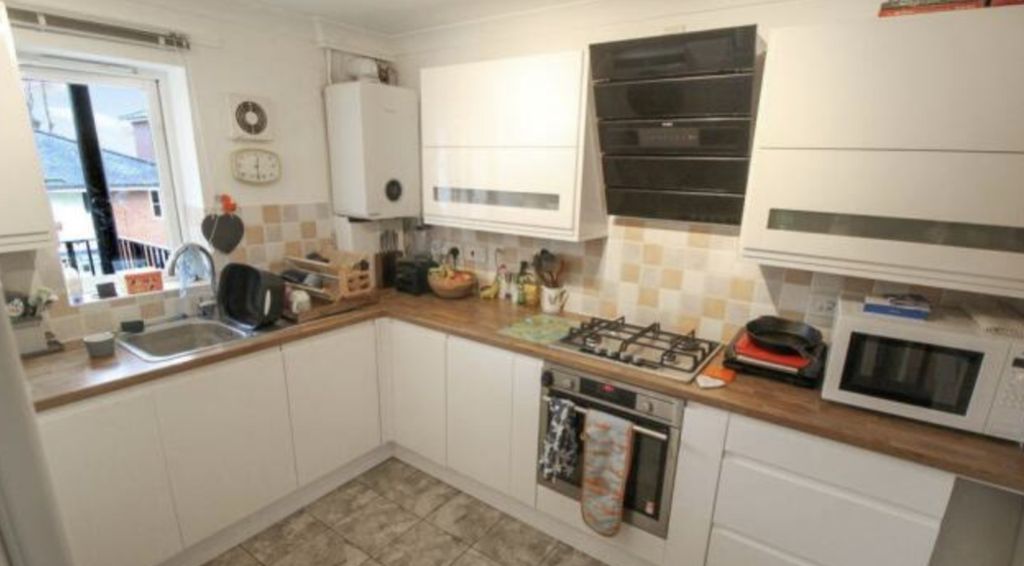 Property photo 3 of 9 Kitchen