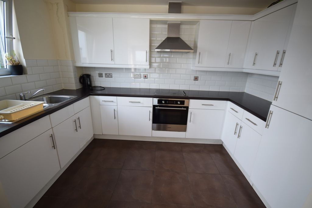 Property photo 2 of 8 Kitchen