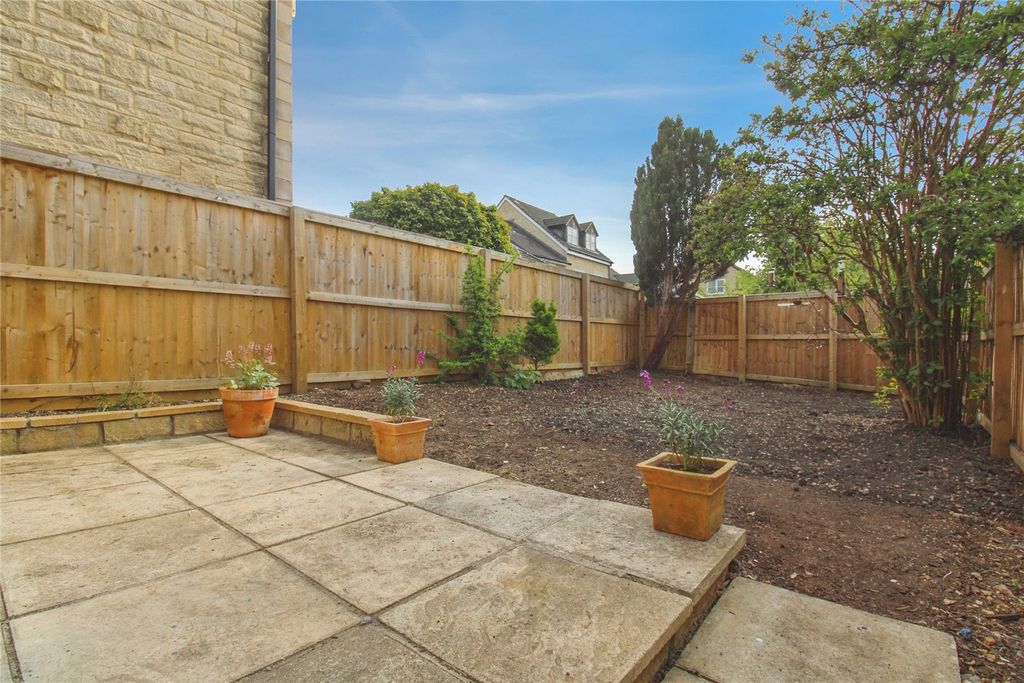 Property photo 2 of 12 Picture No. 01