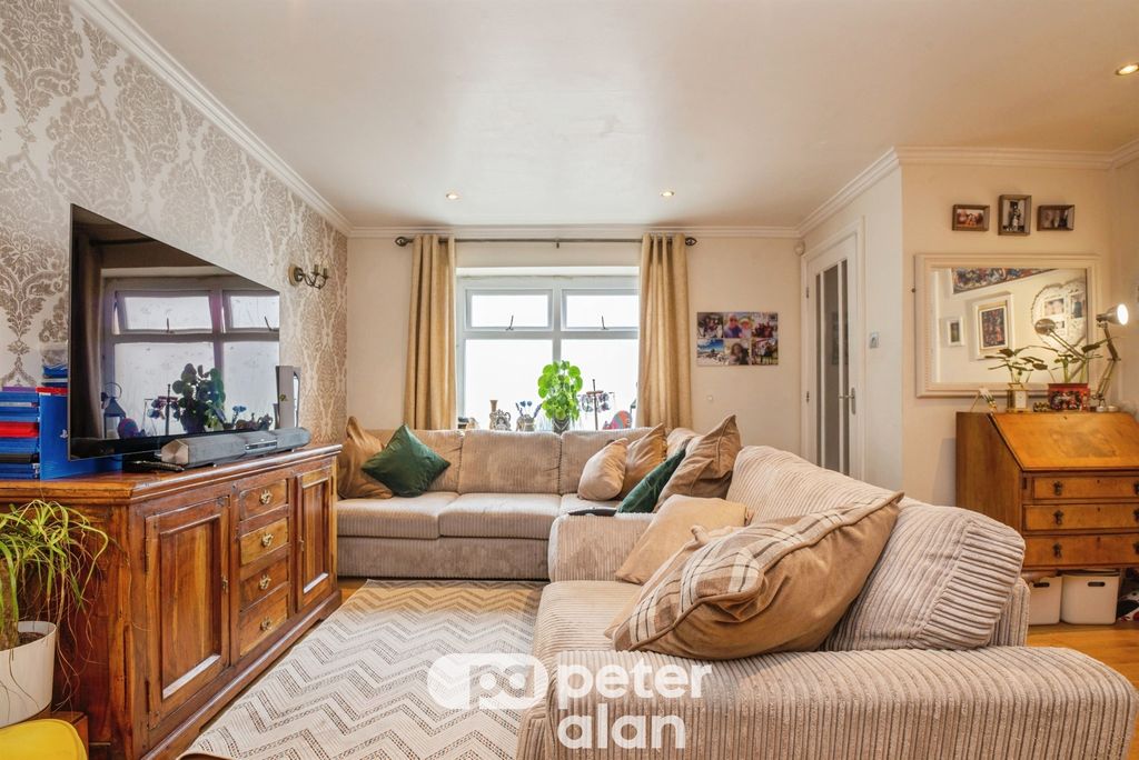 Property photo 3 of 29