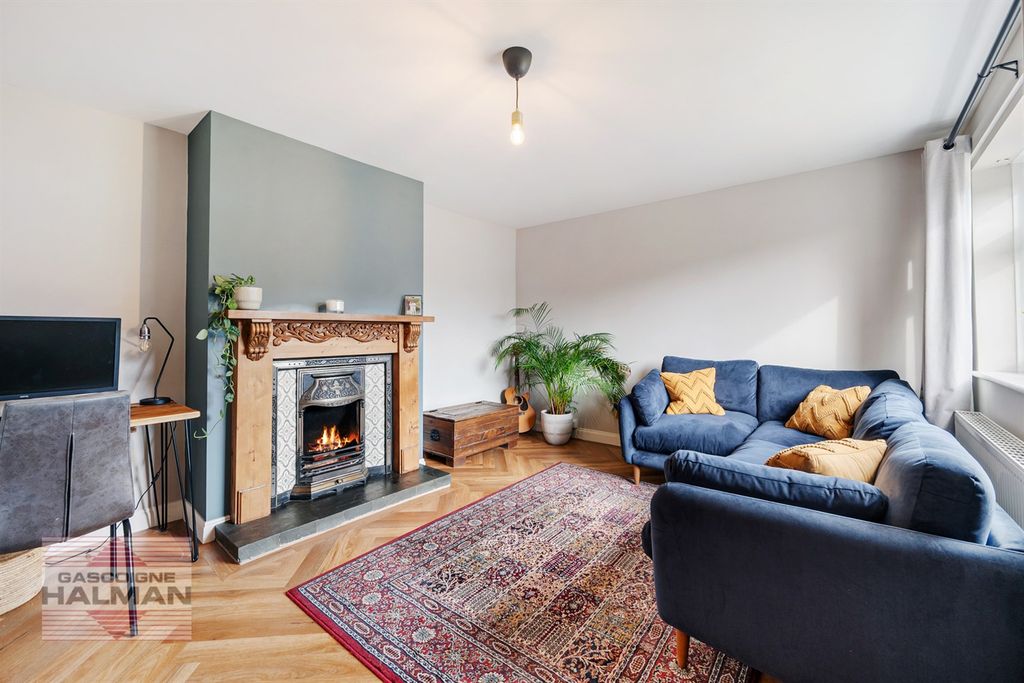 Property photo 3 of 21 Living Room