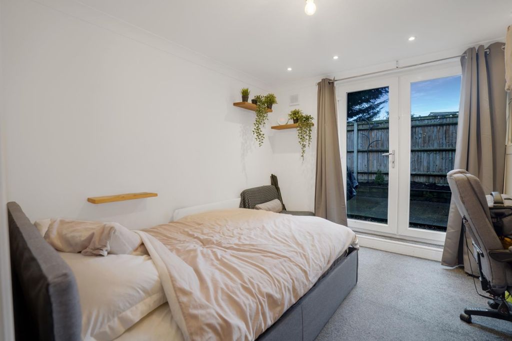 Property photo 3 of 11 Task%201.Jpg