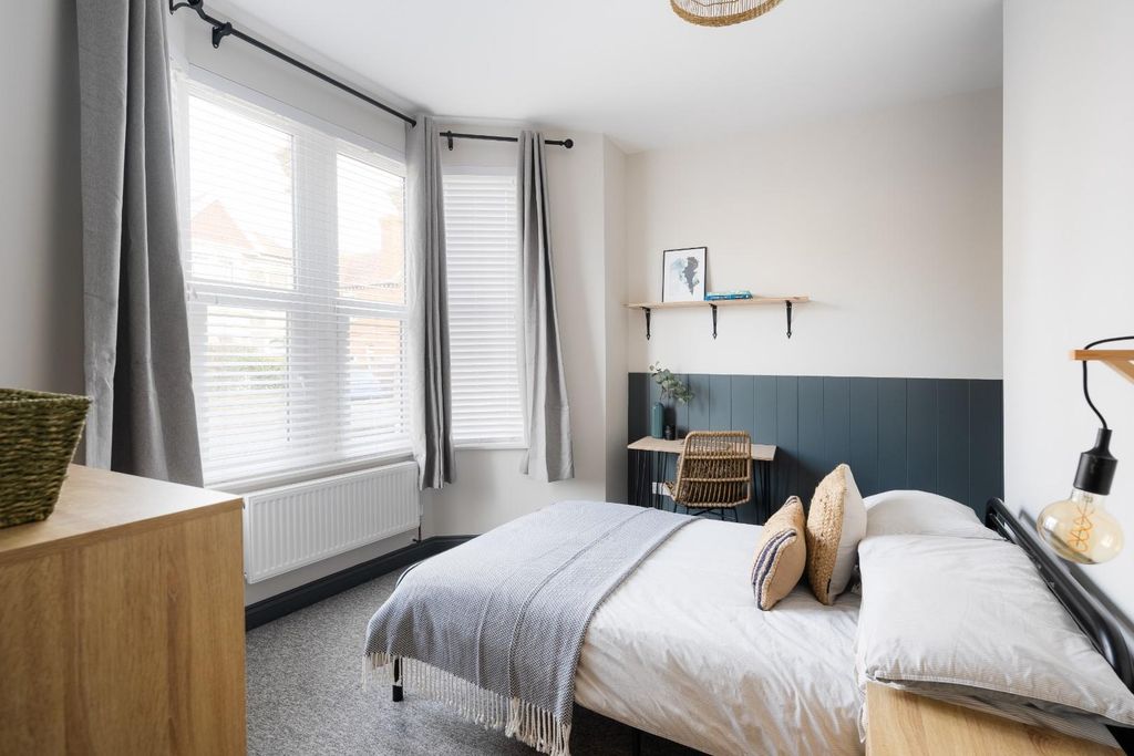 Property photo 2 of 9 Bedroom 1.Jpg